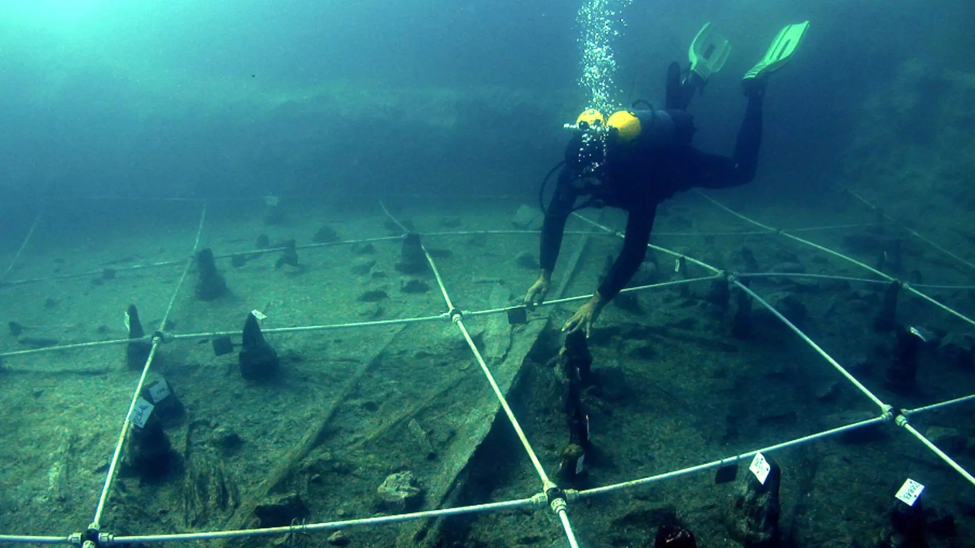 La investigación descubre barcos tecnológicamente avanzados utilizados hace más de 7.000 años en el Mediterráneo, lo que sugiere un profundo conocimiento de la construcción de barcos y posibles vías para futuros descubrimientos arqueológicos. Exploración de Canoa 5