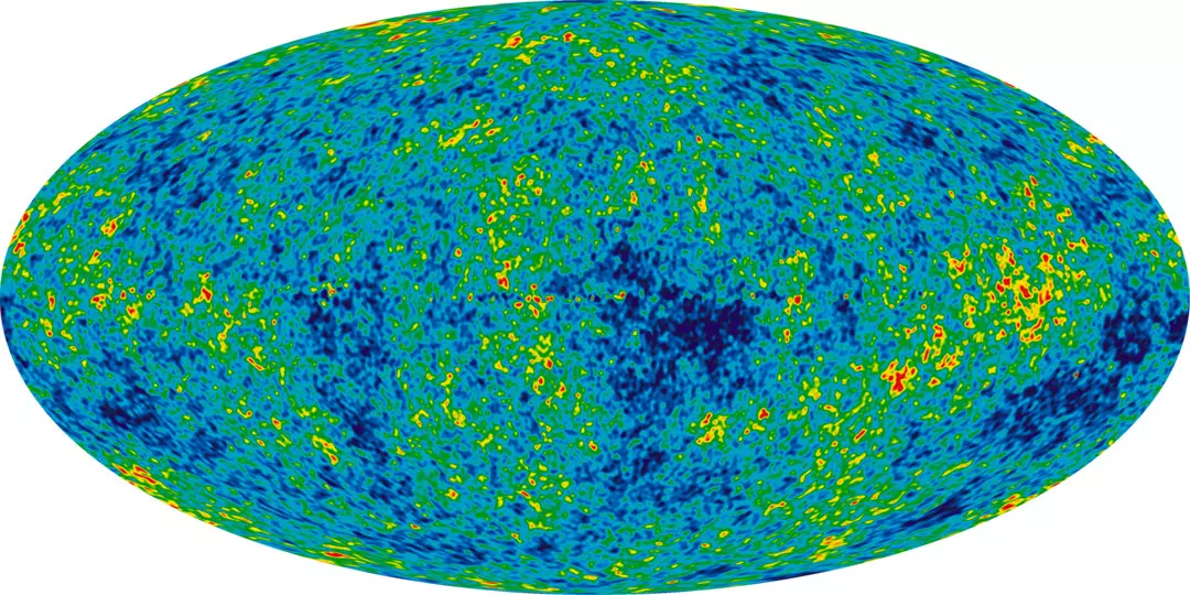 La imagen detallada de todo el cielo del universo infantil obtenida a partir de datos WMAP de nueve años. Las diferencias de color en la imagen muestran las variaciones de temperatura que ocurrieron hace 13.770 millones de años, las cuales corresponden al crecimiento de las semillas hasta convertirse en galaxias. Los datos de múltiples frecuencias se utilizaron para recuperar la señal de nuestra galaxia. El rango de temperatura en esta imagen es de más o menos 200 microKelvin.  