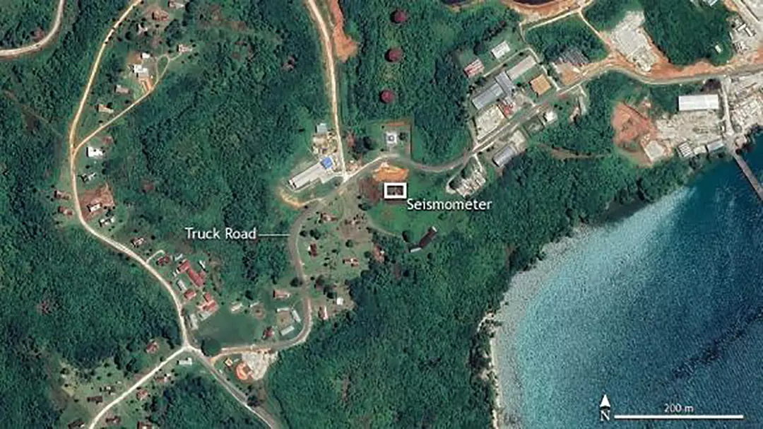 Las imágenes de satélite muestran el área cercana a la estación sísmica de la isla de Manus.